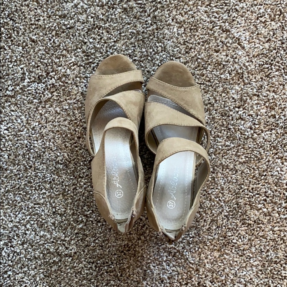 Shoes - Picture 5 of 5